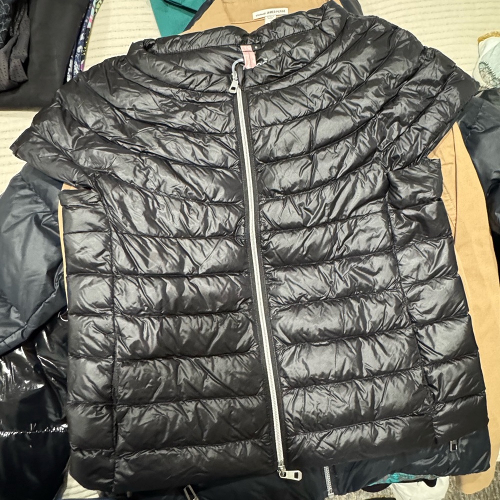Elegant Black Puffer Jacket for Women